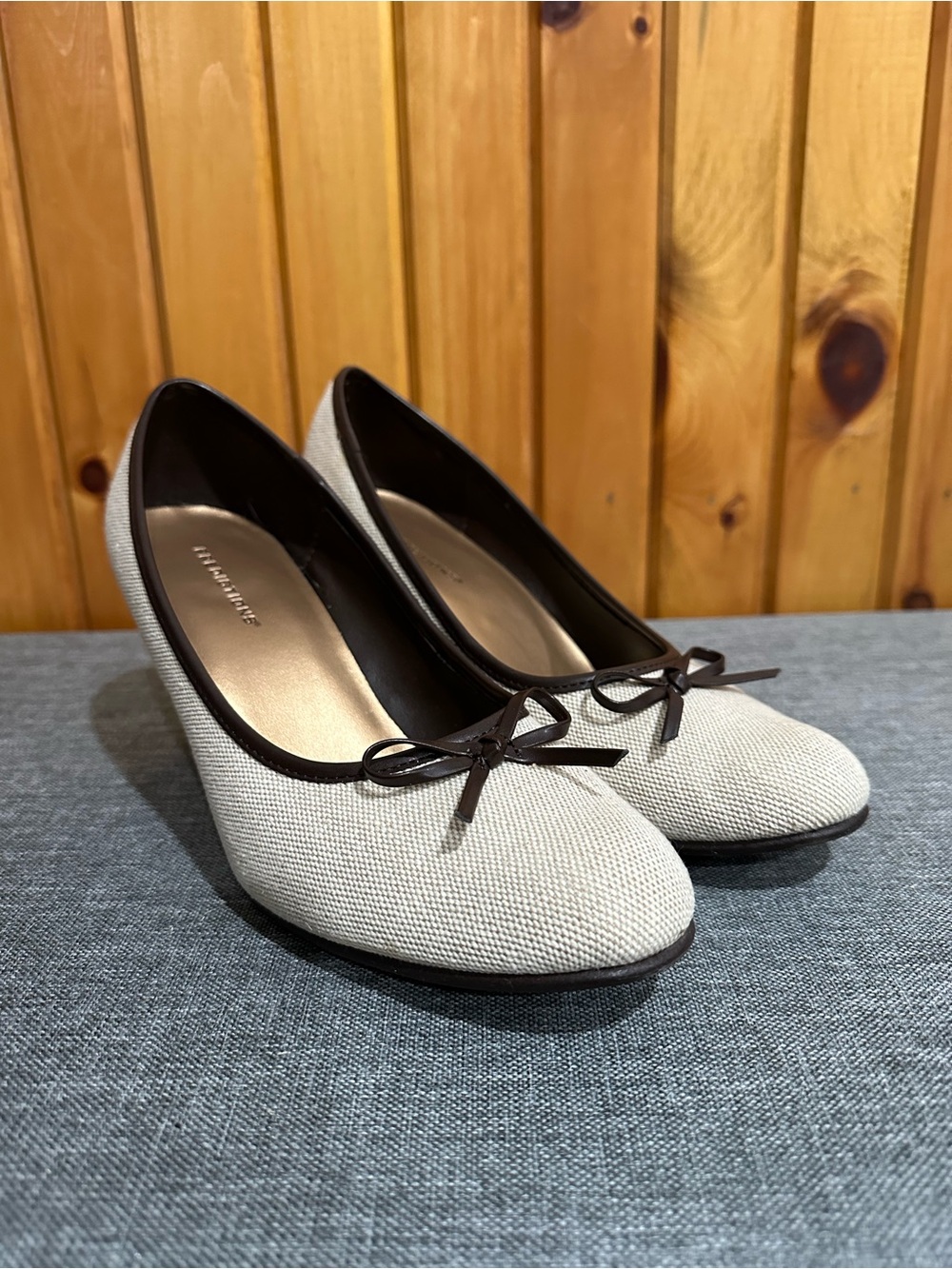 Predictions Cream Ballet Flats with Brown Trim and Bow Accent - Size 7.5W
